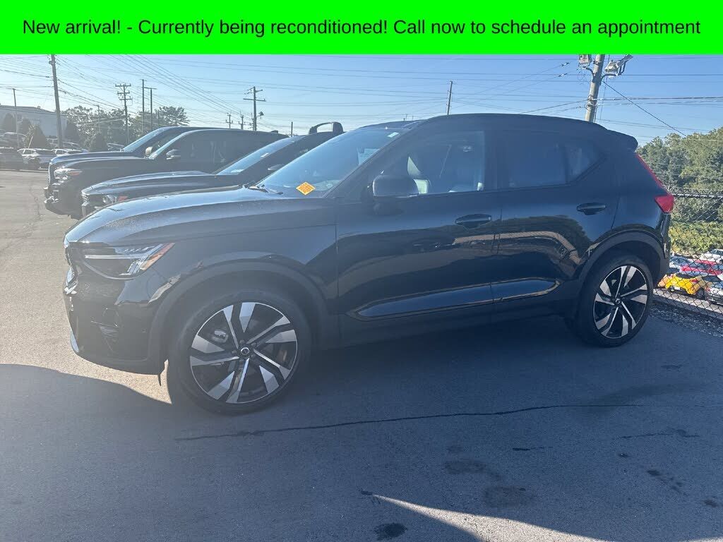 2024 VOLVO XC40
