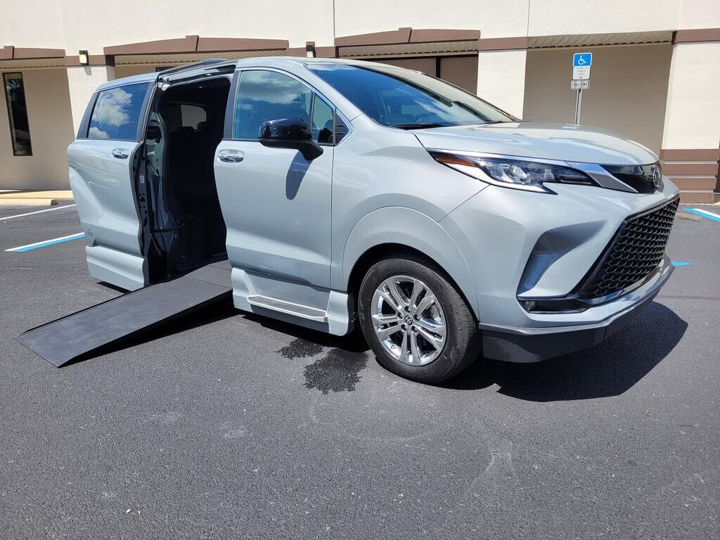 2023 TOYOTA Sienna