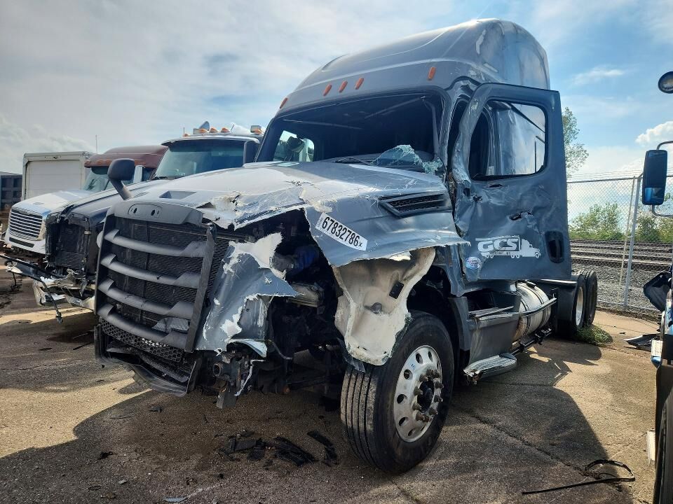 2023 FREIGHTLINER Cascadia