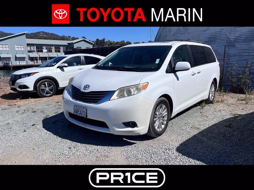 2012 TOYOTA Sienna