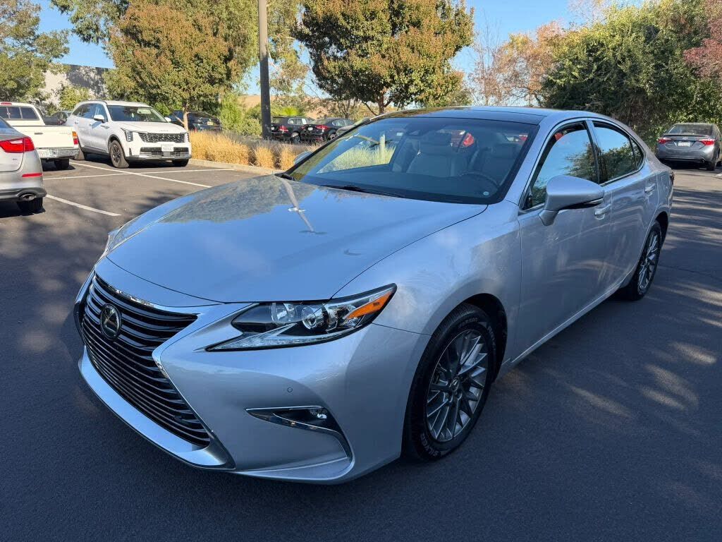 2018 LEXUS ES