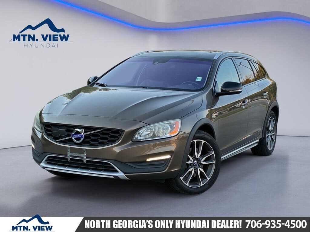 2017 VOLVO V60CC