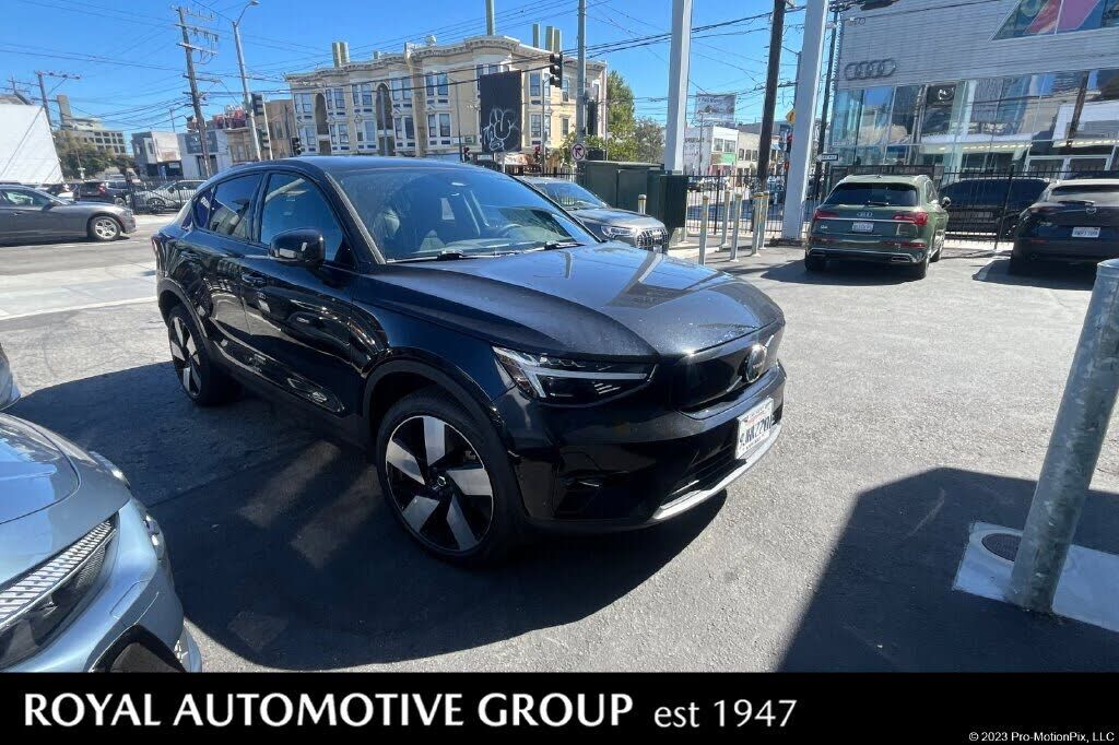 2023 VOLVO C40