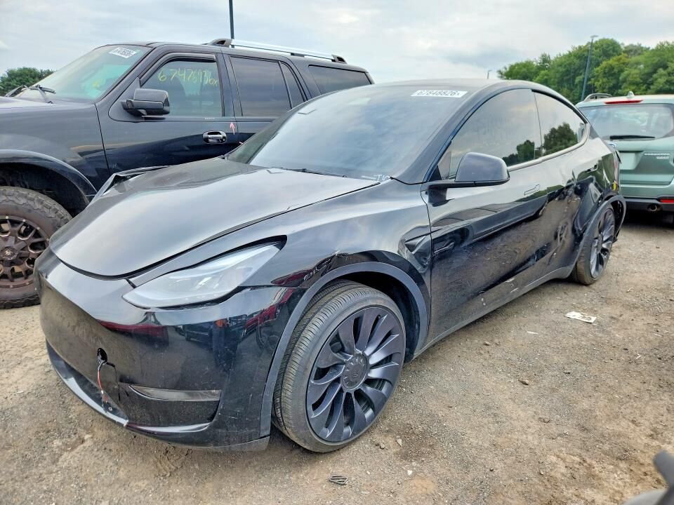 2024 TESLA Model Y