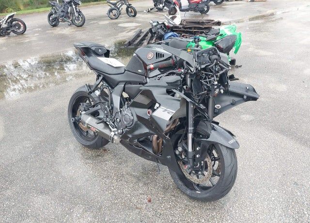 2025 YAMAHA YZF