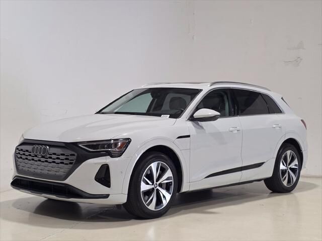 2024 AUDI Q8