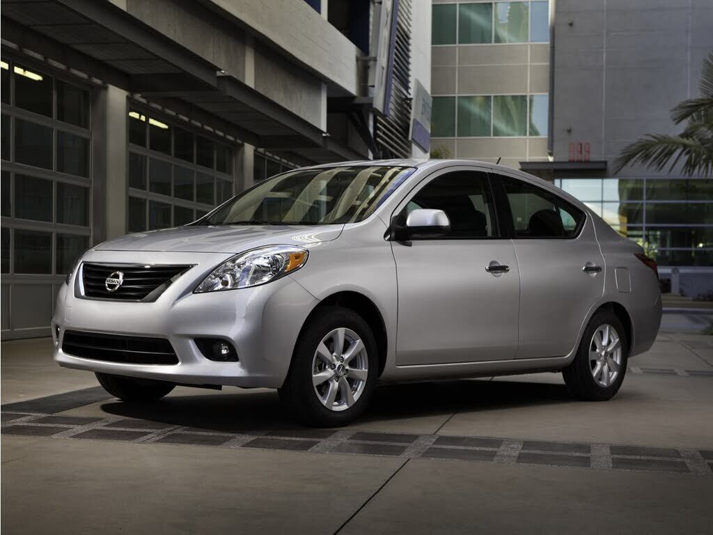 2013 NISSAN Versa