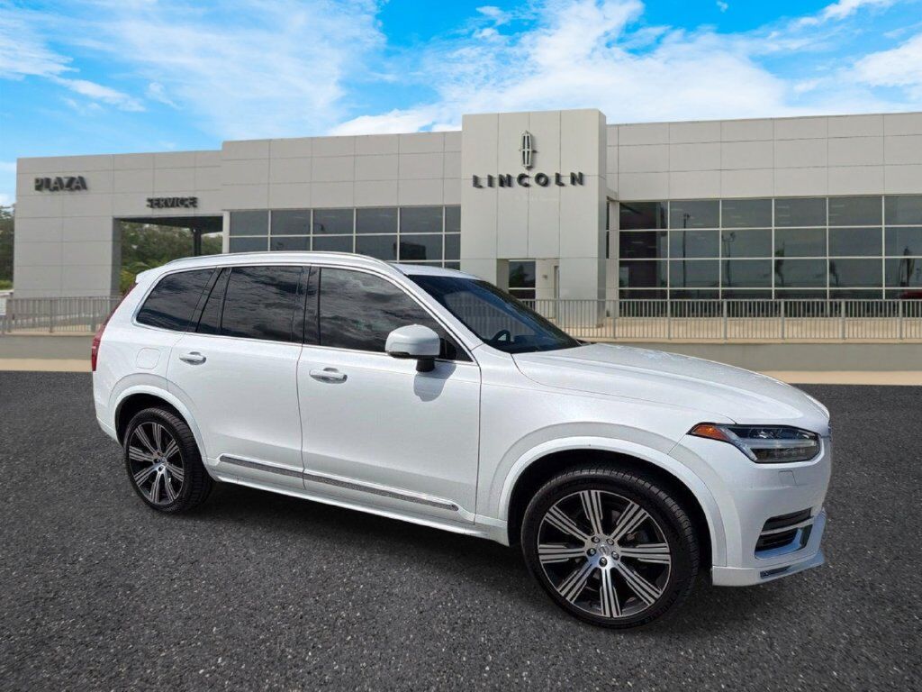 2022 VOLVO XC90