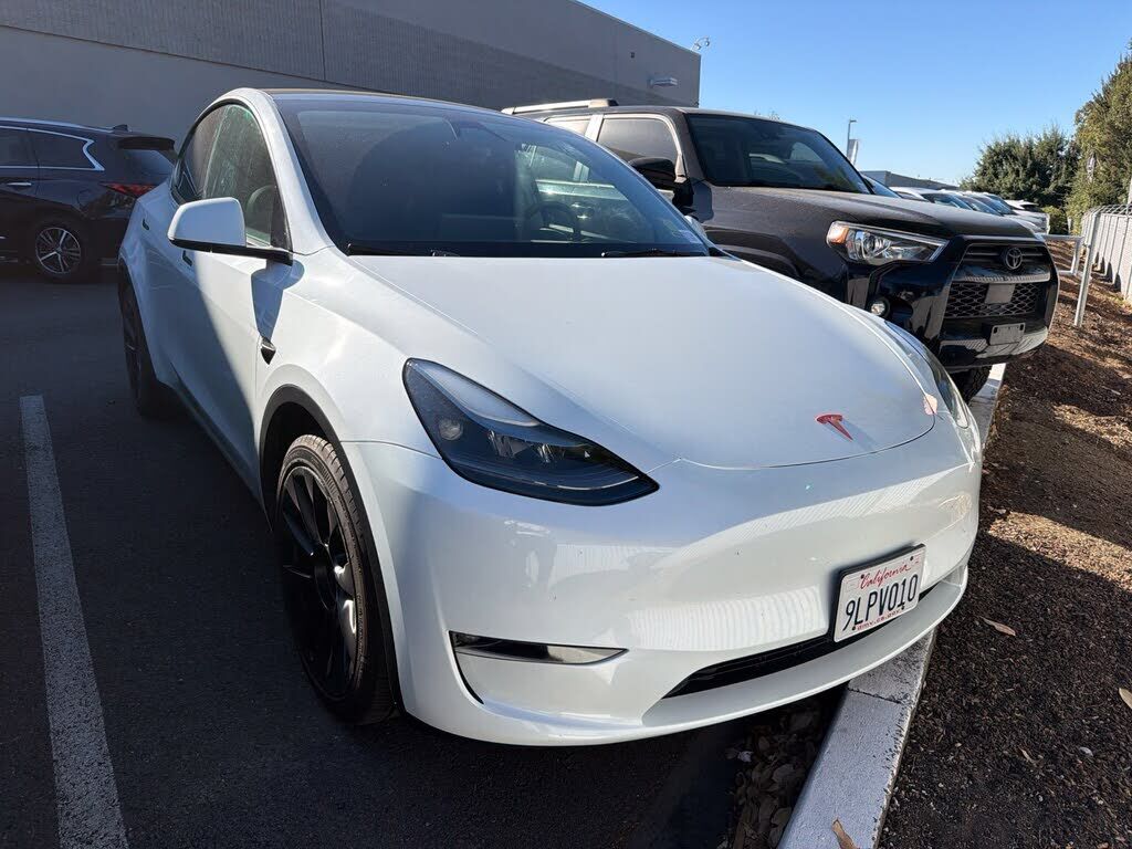 2024 TESLA Model Y