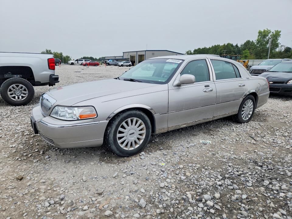 2005 LINCOLN Town Car