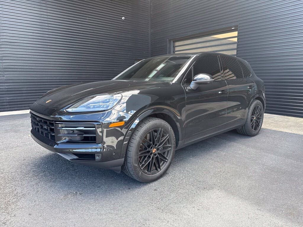 2025 PORSCHE Cayenne