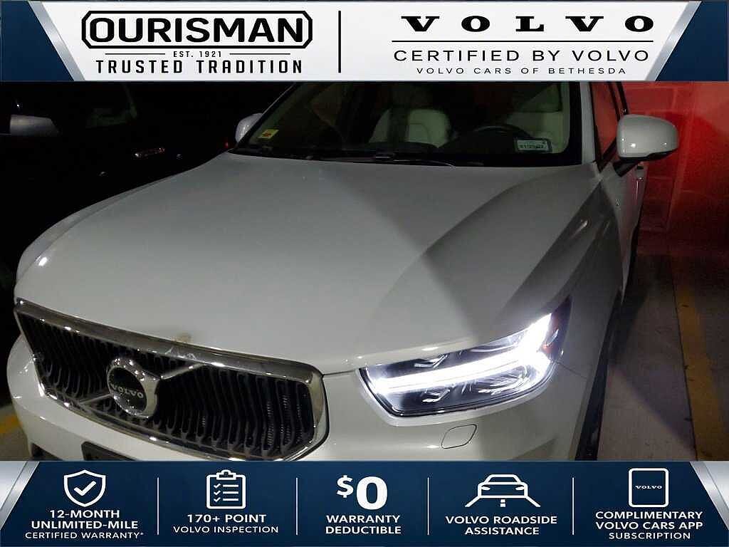 2022 VOLVO XC40
