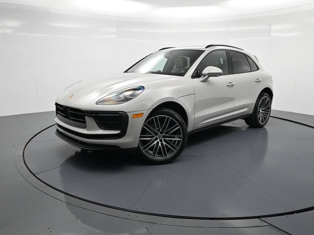 2026 PORSCHE Macan
