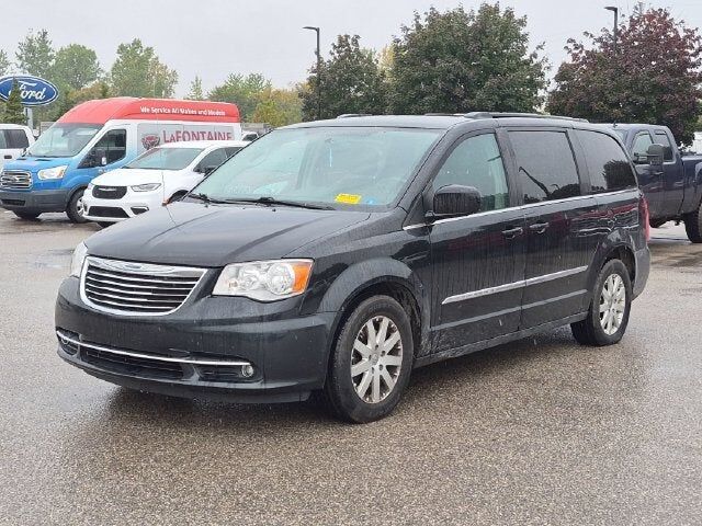 2016 CHRYSLER Town and Country