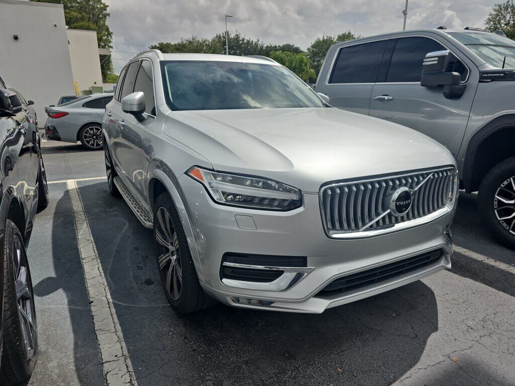 2022 VOLVO XC90