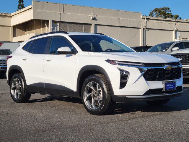 2025 CHEVROLET Trax
