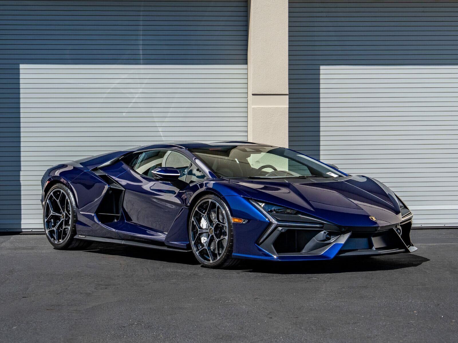 2026 LAMBORGHINI Revuelto