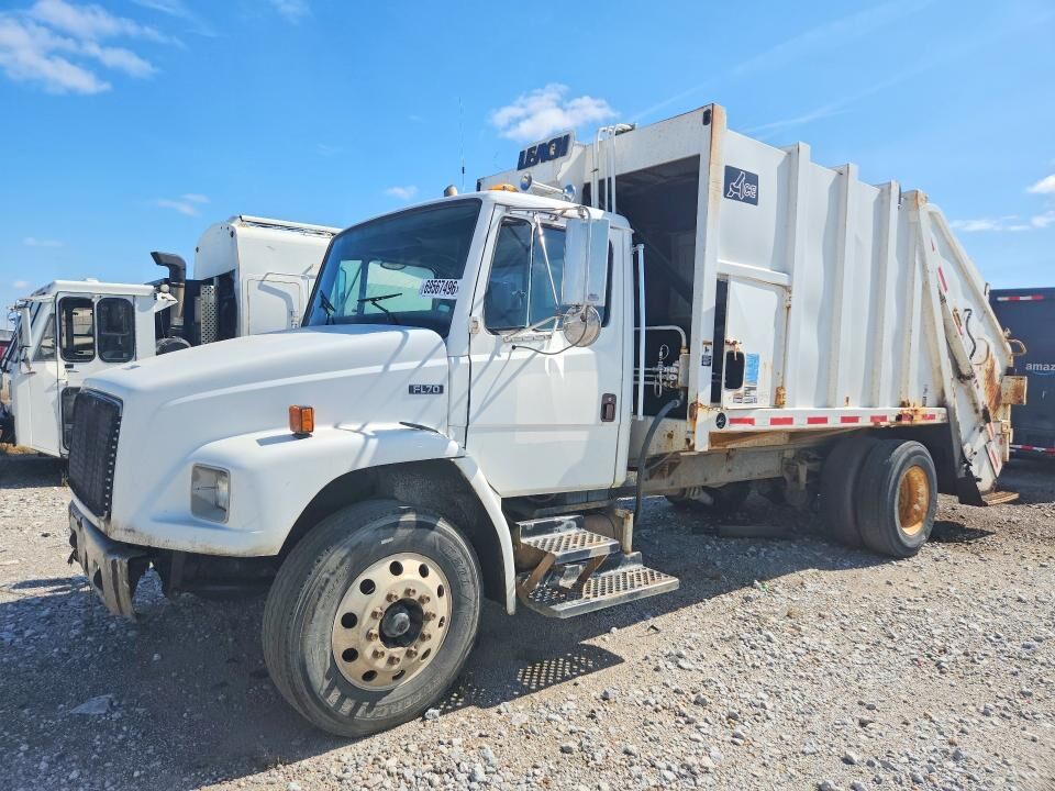 2002 FREIGHTLINER FL70