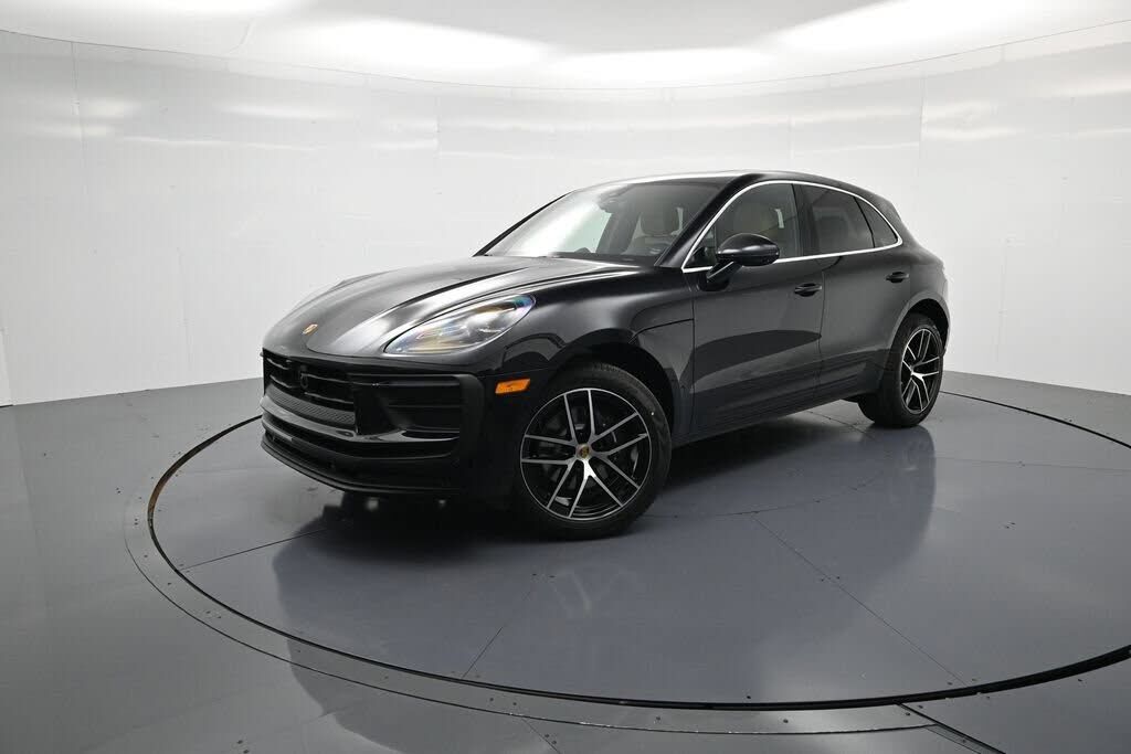 2026 PORSCHE Macan