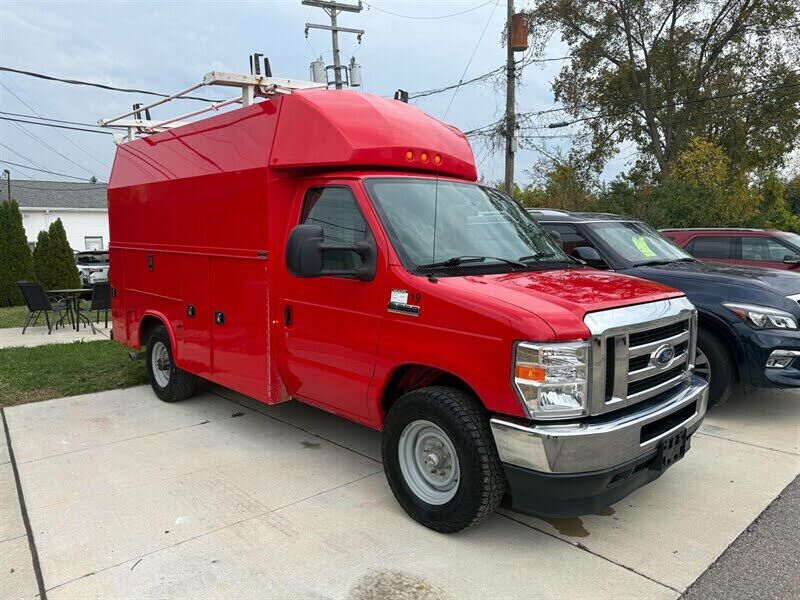 2022 FORD E-350
