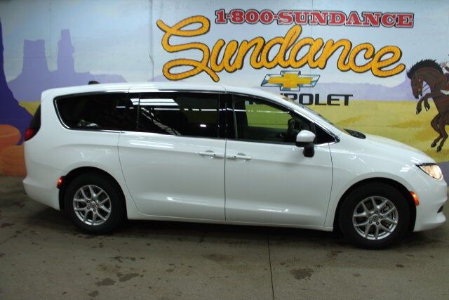 2023 CHRYSLER Voyager