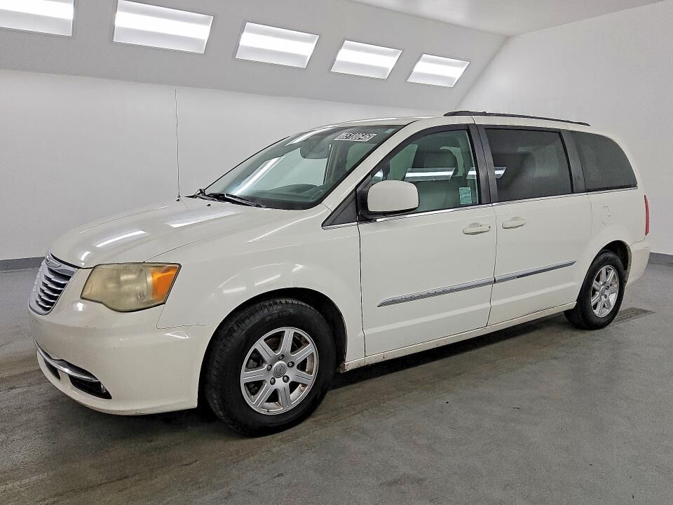 2013 CHRYSLER Town and Country