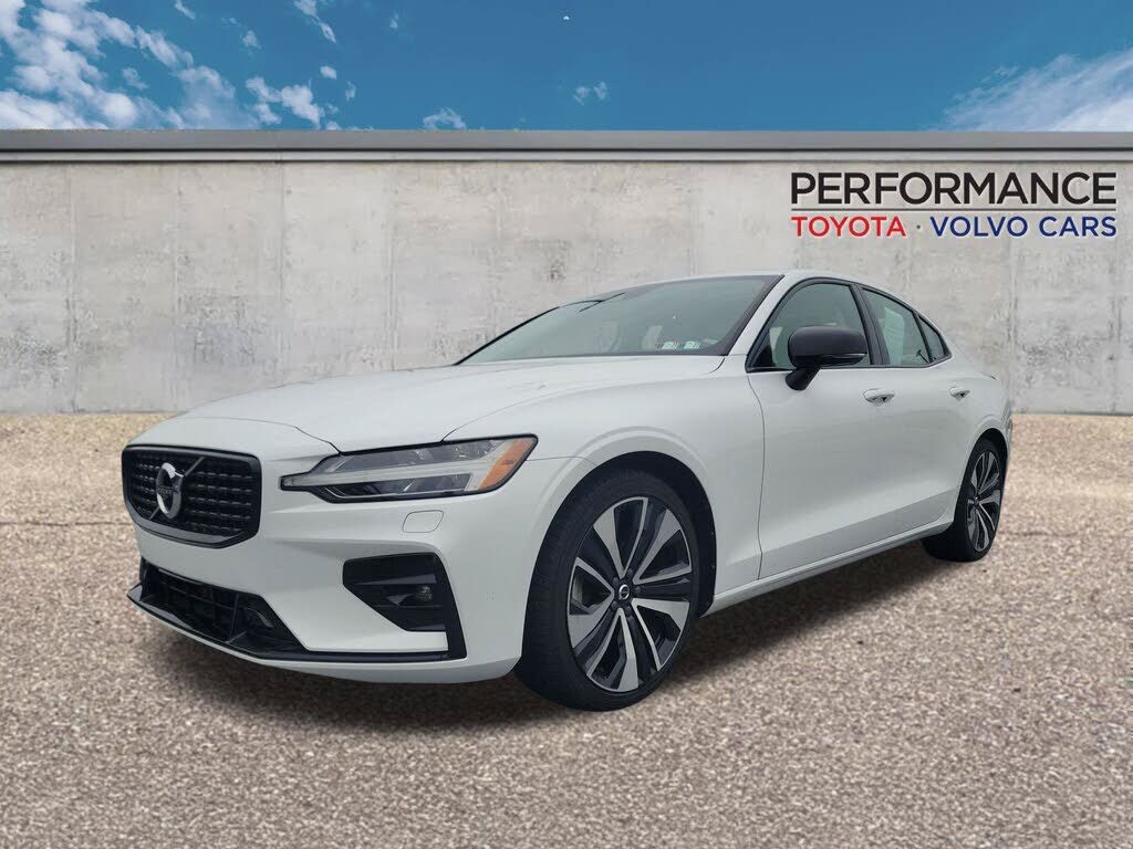 2022 VOLVO S60