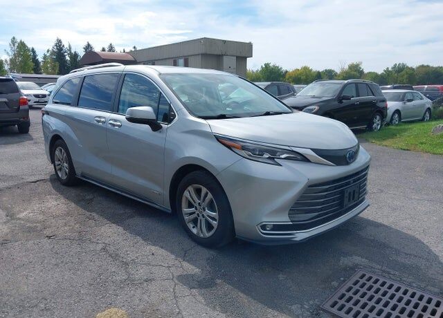 2021 TOYOTA Sienna