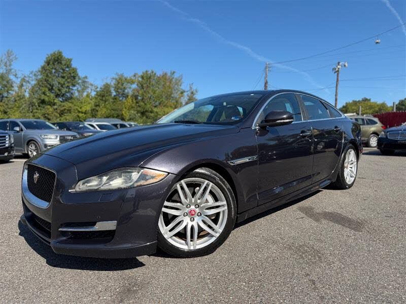 2017 JAGUAR XJ