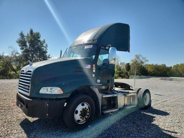 2017 MACK CXU