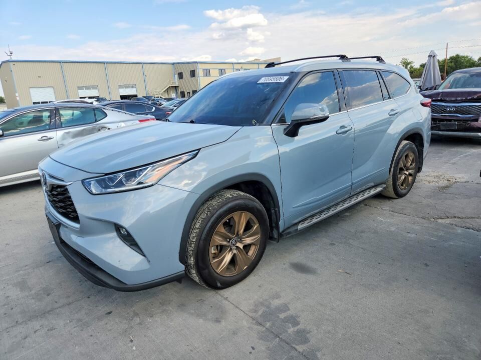 2022 TOYOTA Highlander