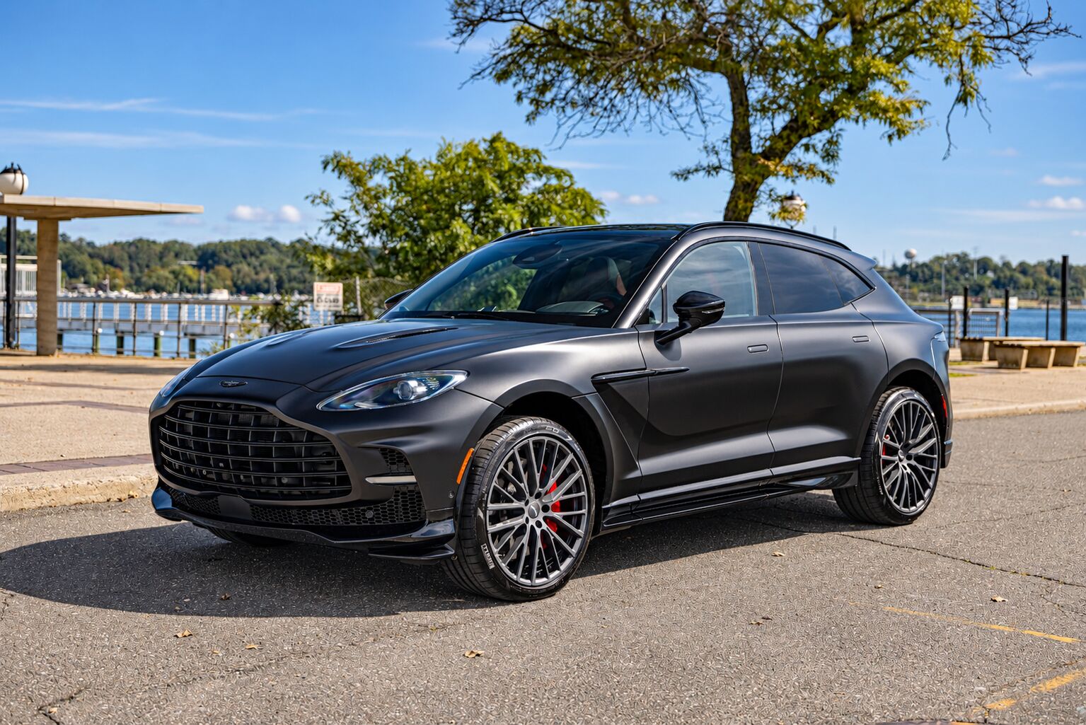 2025 ASTON MARTIN DBX