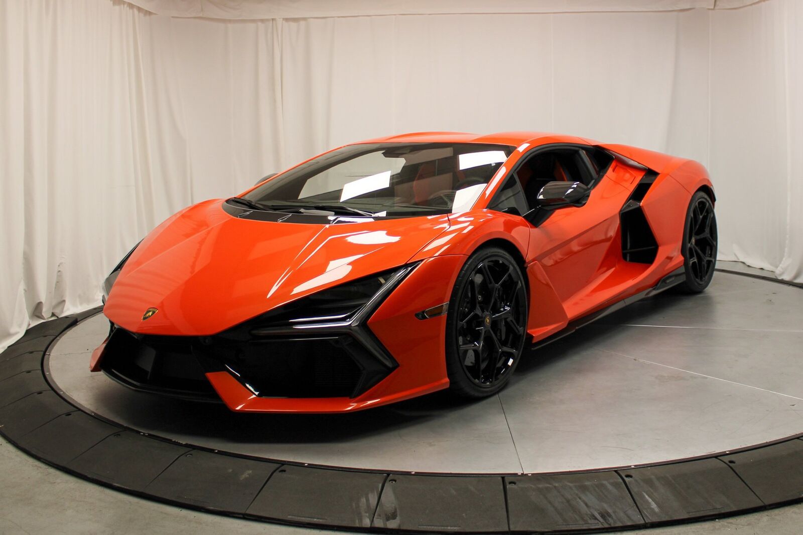 2025 LAMBORGHINI Revuelto