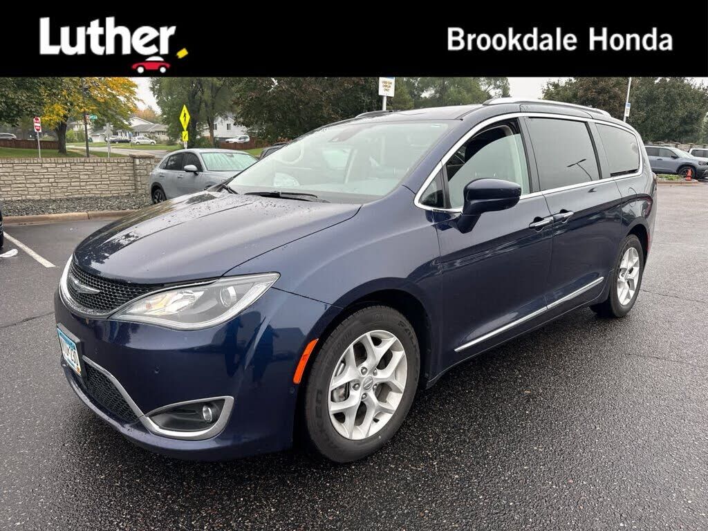 2017 CHRYSLER Pacifica