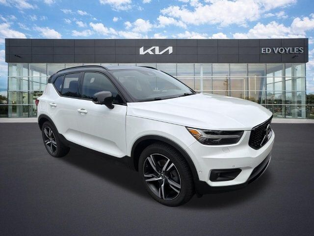 2019 VOLVO XC40