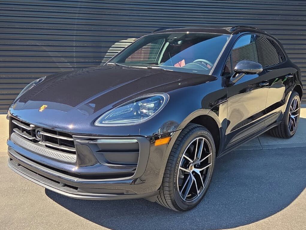 2026 PORSCHE Macan