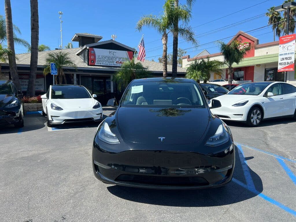 2025 TESLA Model Y