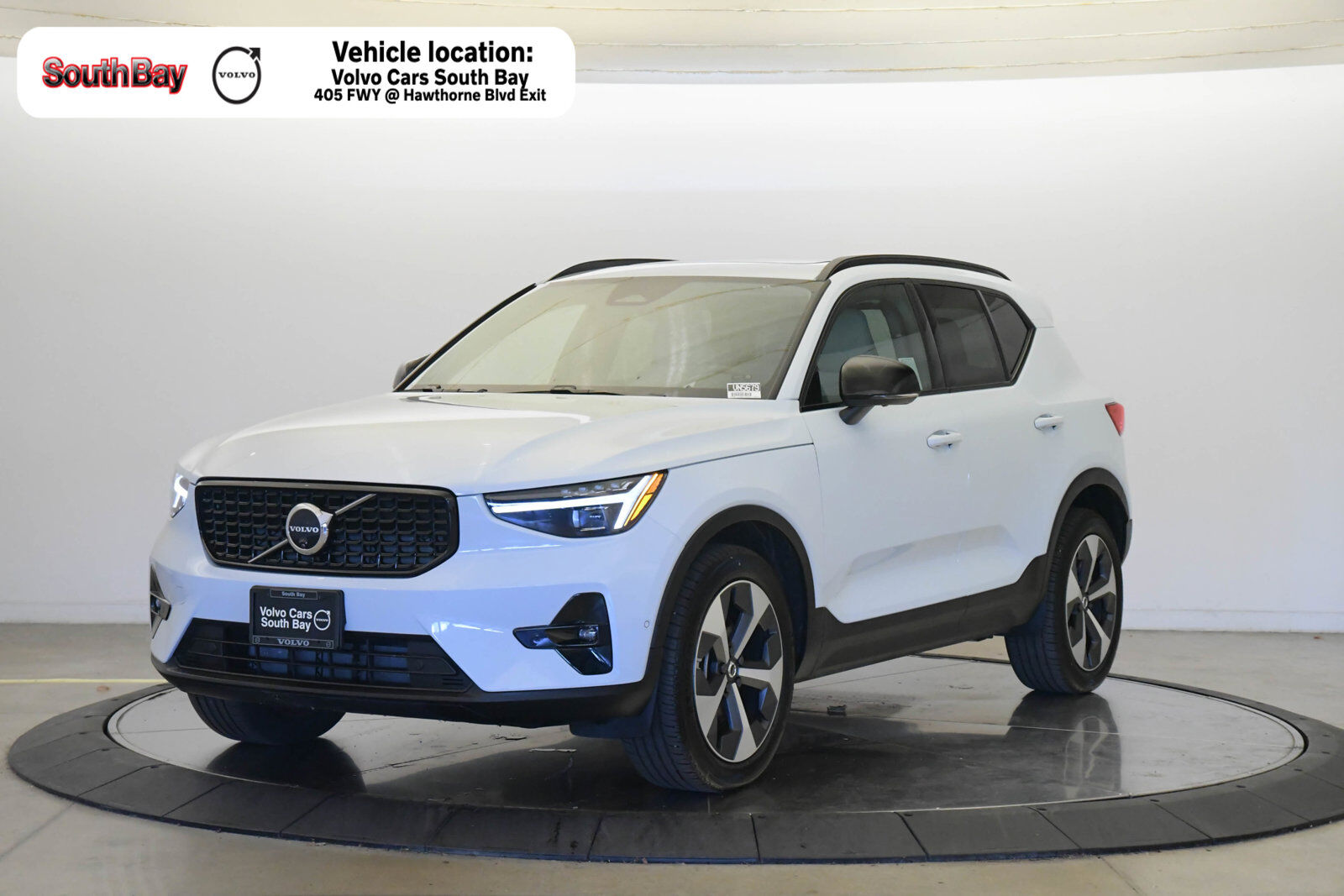 2026 VOLVO XC40