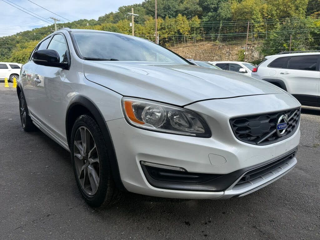 2016 VOLVO V60CC