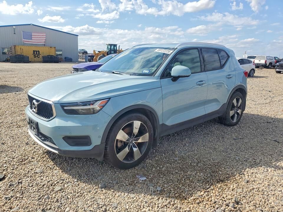 2019 VOLVO XC40