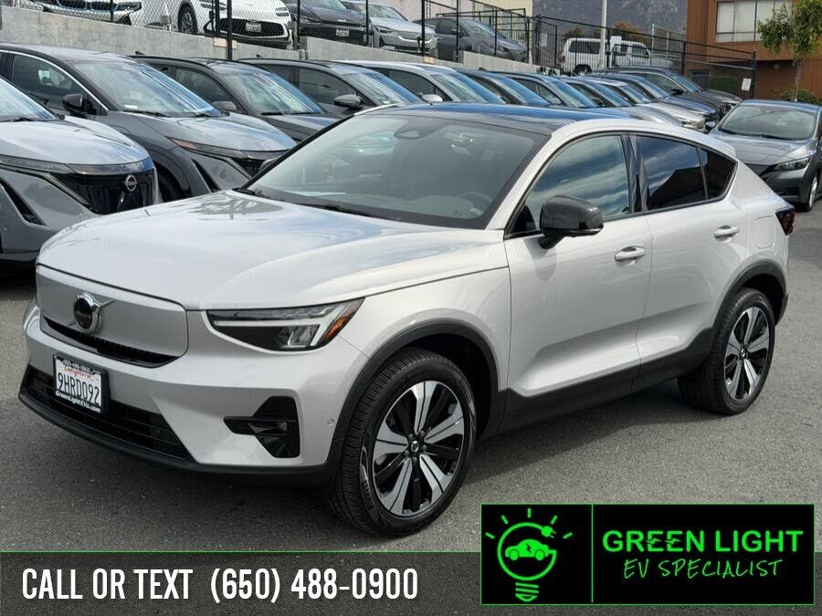 2023 VOLVO C40