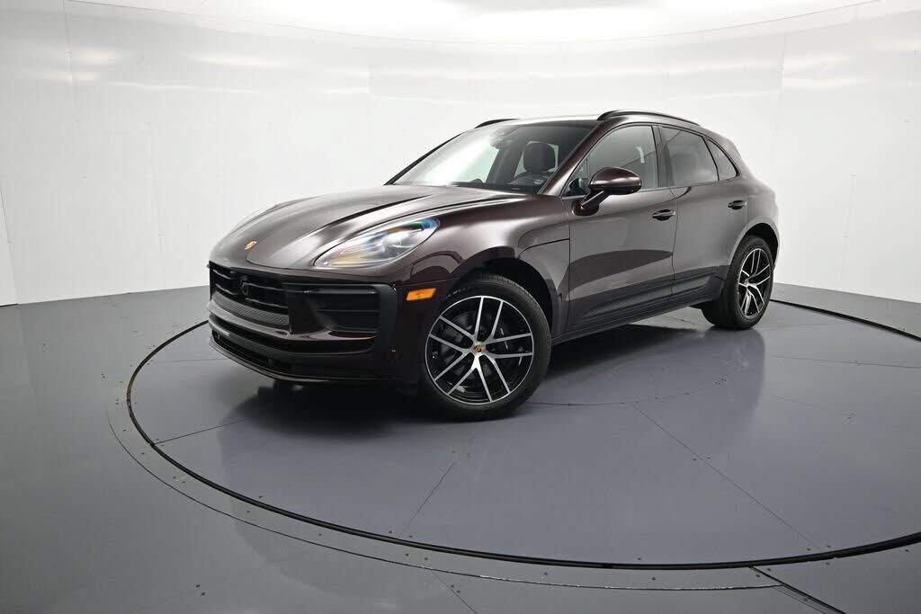 2026 PORSCHE Macan