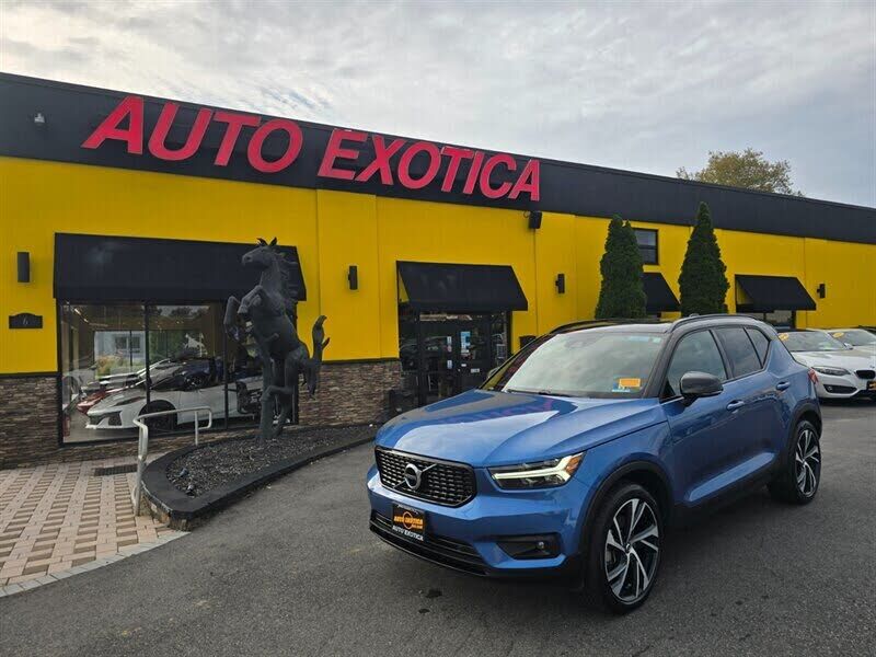 2020 VOLVO XC40