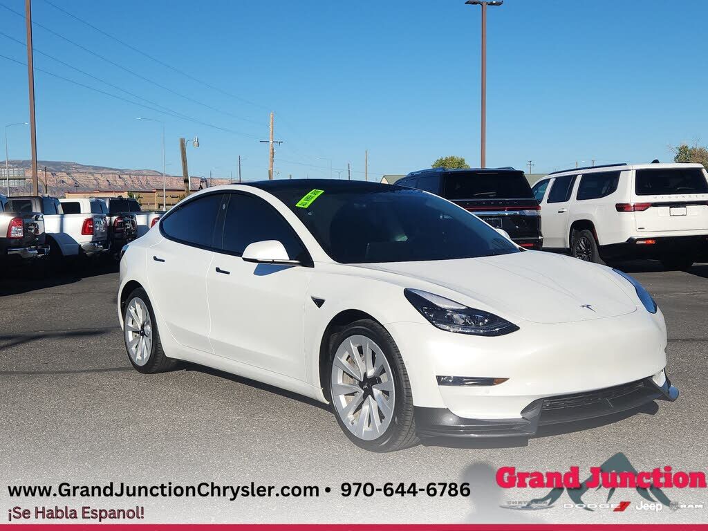 2022 TESLA Model 3