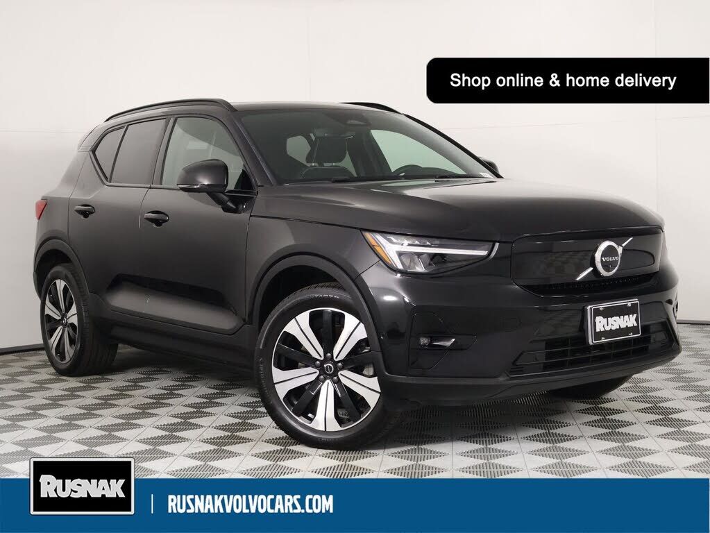 2023 VOLVO XC40