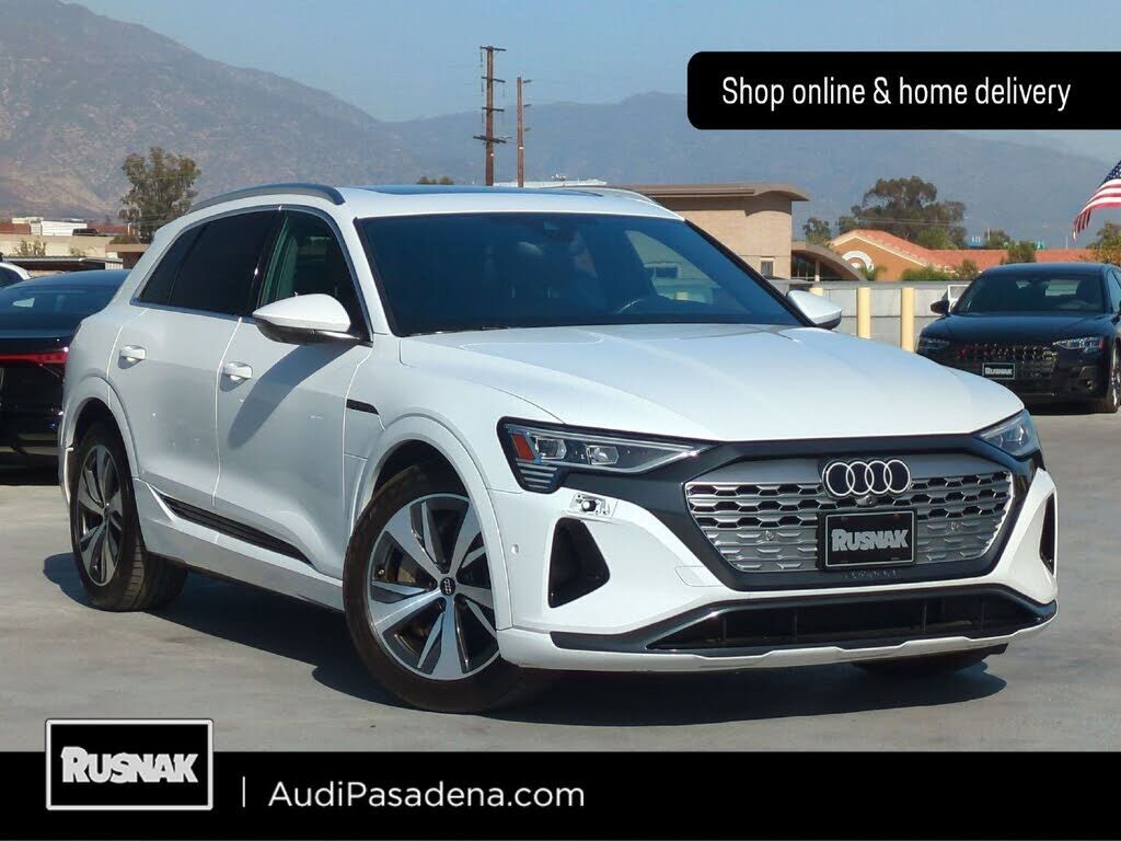 2024 AUDI Q8