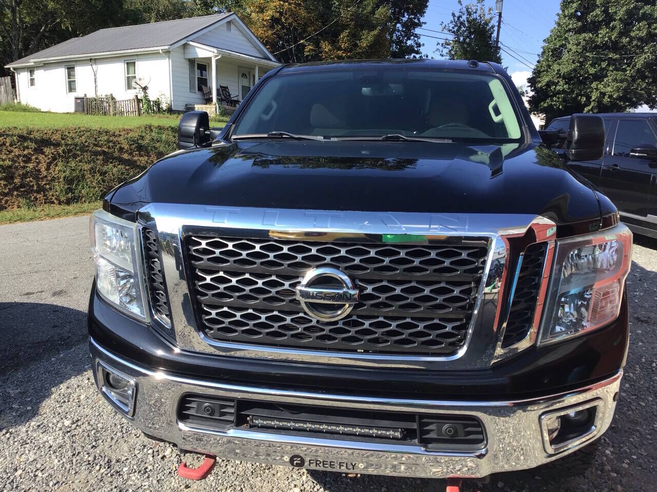 2017 NISSAN Titan