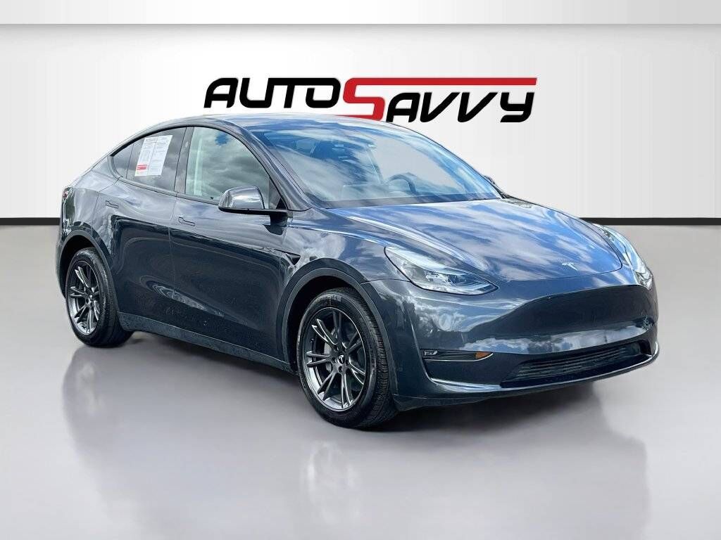 2025 TESLA Model Y