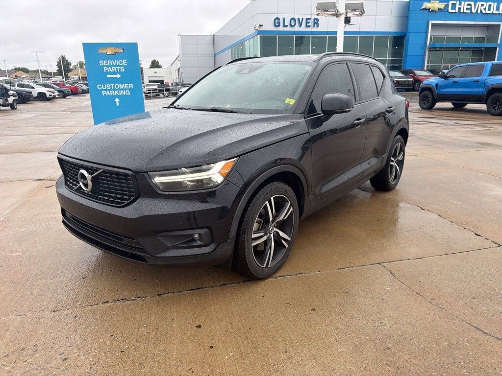 2020 VOLVO XC40