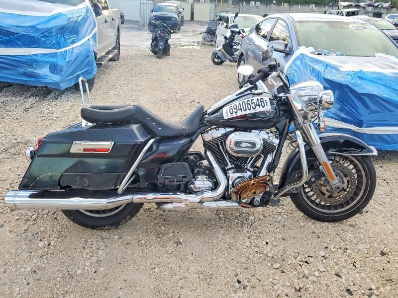 2011 HARLEY DAVIDSON Road King